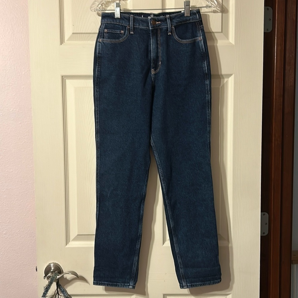 NWT Hollister Ultra High Rise Mom Jean 1S
